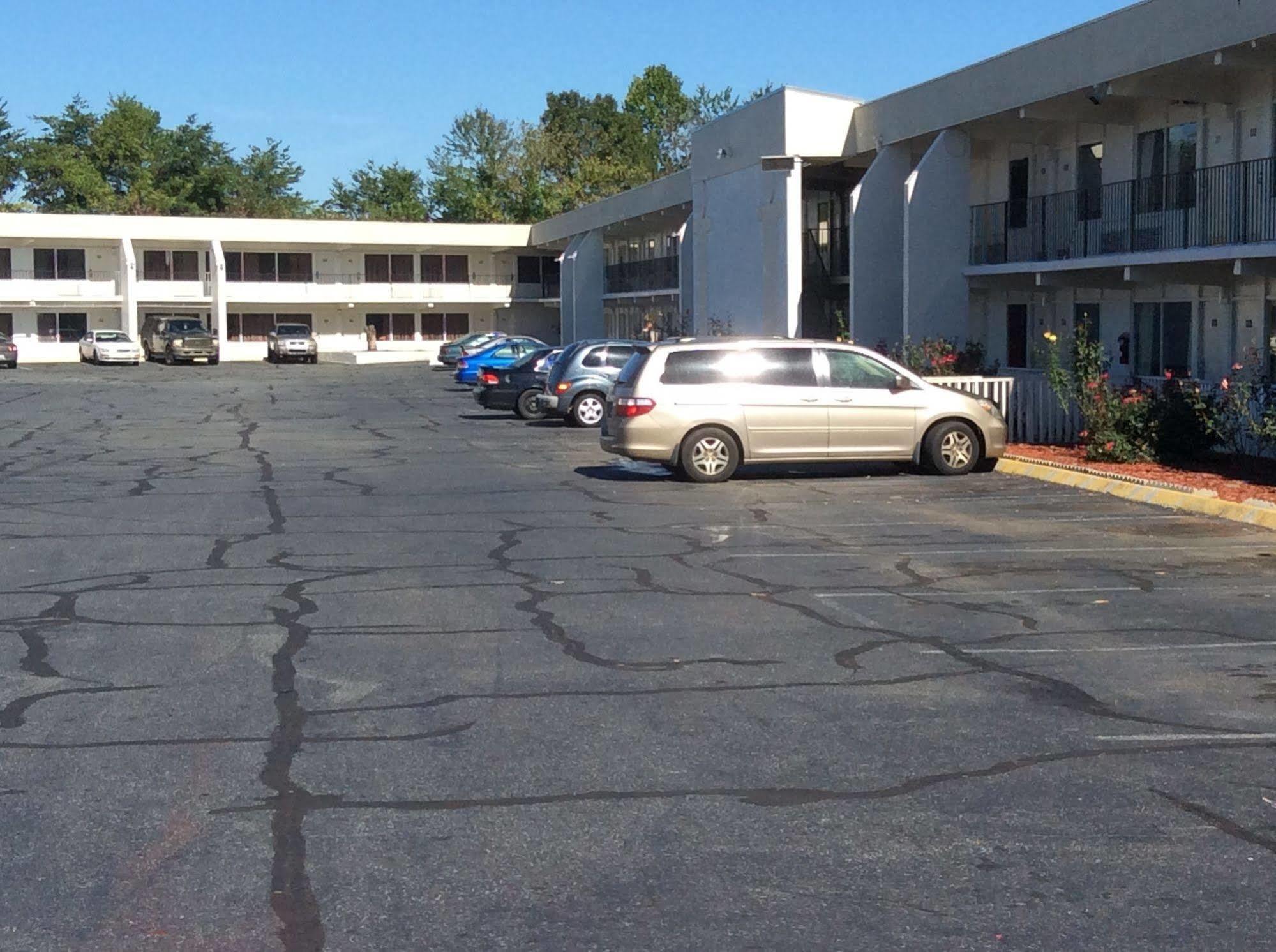 Motel 6 Burlington Exteriör bild